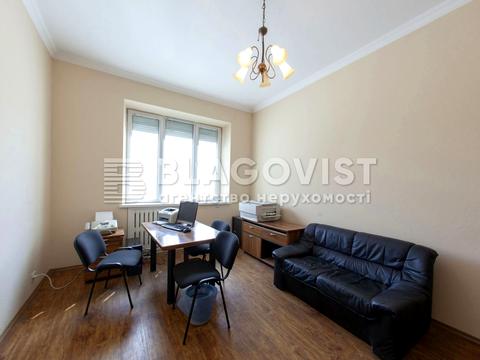 комерційна за адресою Інститутська вул., 22/7