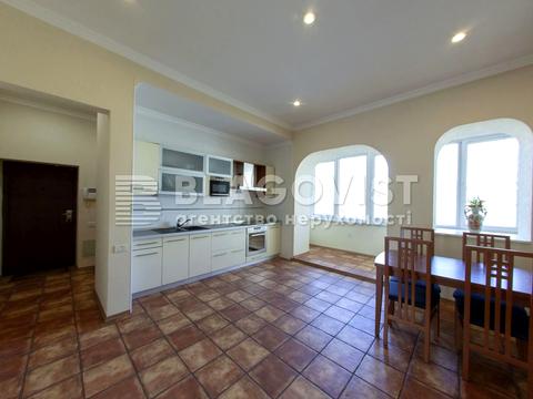 комерційна за адресою Інститутська вул., 22/7