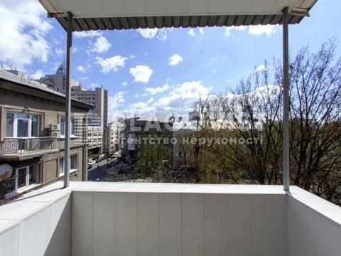 комерційна за адресою Інститутська вул., 22/7