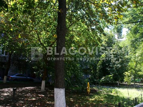 комерційна за адресою Інститутська вул., 22/7