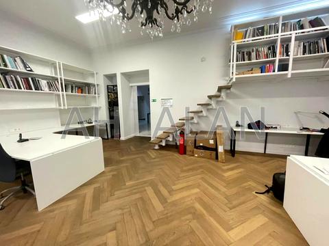 комерційна за адресою Шота Руставелі вул., 30-Б