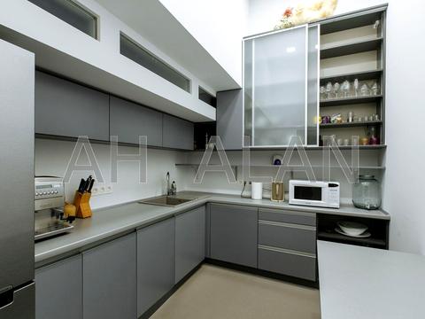 комерційна за адресою Шота Руставелі вул., 30-Б