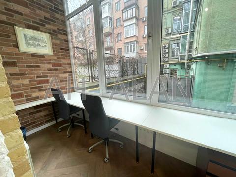 комерційна за адресою Шота Руставелі вул., 30-Б