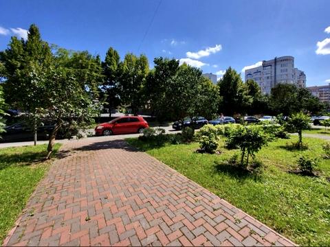 комерційна за адресою Зодчих вул., 8