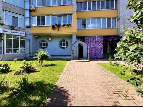 комерційна за адресою Зодчих вул., 8