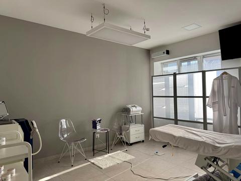 комерційна за адресою Пластова вул. (Остафова), 3