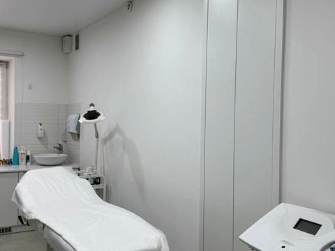 комерційна за адресою Пластова вул. (Остафова), 3