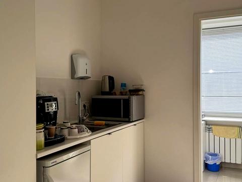 комерційна за адресою Пластова вул. (Остафова), 3