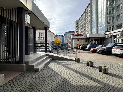 комерційна за адресою Пластова вул. (Остафова), 3