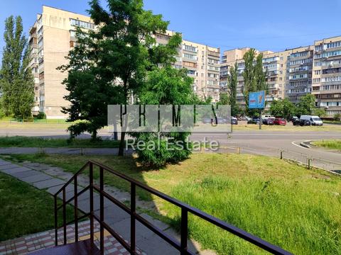 комерційна за адресою Володимира Івасюка просп. (Героїв Сталінграду), 52