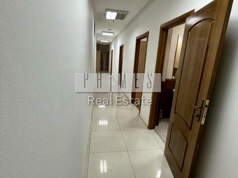 комерційна за адресою Хорива вул., 1