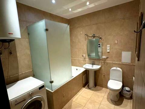 квартира за адресою Миколи Амосова вул., 4