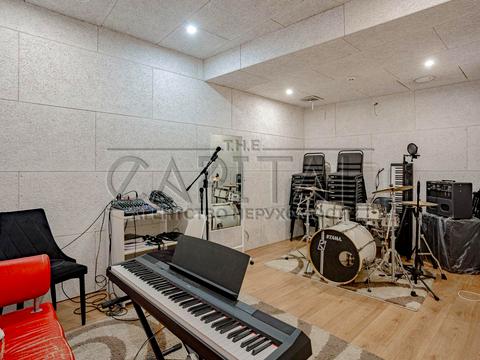 комерційна за адресою Євгена Коновальця вул. (Щорса), 36Д