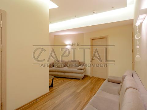 комерційна за адресою вул. Коновальця Євгена, 36Д