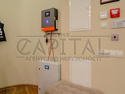 комерційна за адресою вул. Коновальця Євгена, 36Д