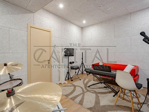 комерційна за адресою вул. Коновальця Євгена, 36Д