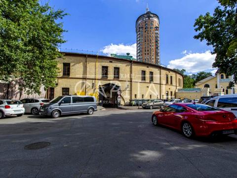 комерційна за адресою Євгена Коновальця вул. (Щорса), 44