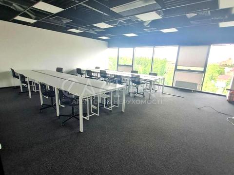 комерційна за адресою Вадима Гетьмана вул., 2