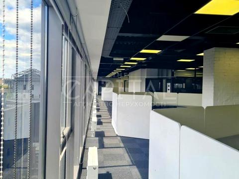 комерційна за адресою Вадима Гетьмана вул., 2