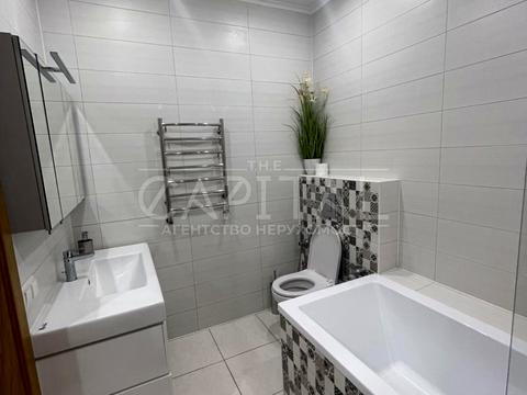 комерційна за адресою Ревуцького вул., 13