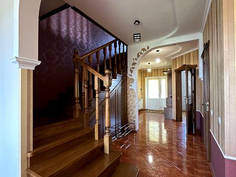 дом по адресу Свободи ул. (Олександра Пархоменка)