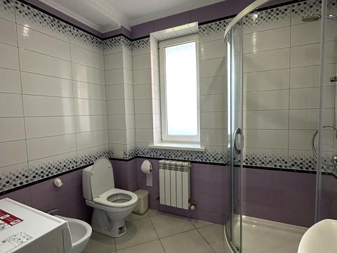 дом по адресу Свободи ул. (Олександра Пархоменка)