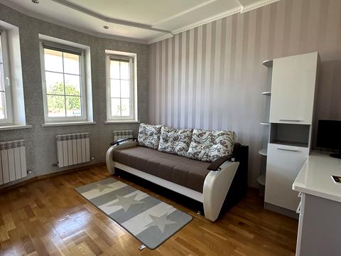 дом по адресу Свободи ул. (Олександра Пархоменка)