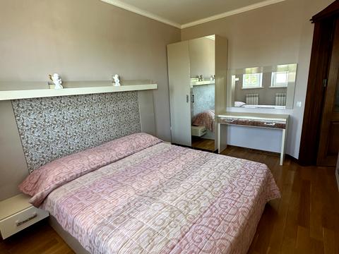 дом по адресу Свободи ул. (Олександра Пархоменка)