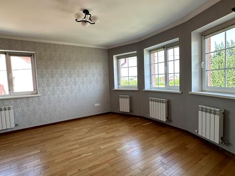 дом по адресу Свободи ул. (Олександра Пархоменка)