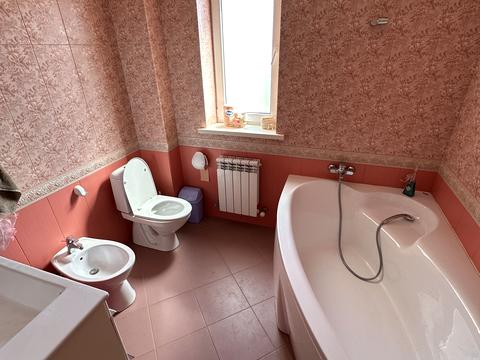 дом по адресу Свободи ул. (Олександра Пархоменка)