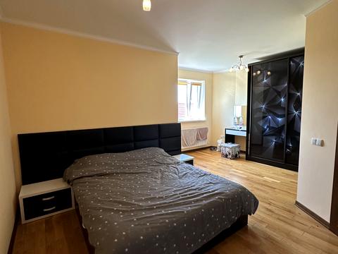 дом по адресу Свободи ул. (Олександра Пархоменка)