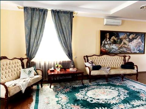 будинок за адресою Квітнева вул.