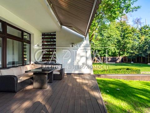 будинок за адресою Патріарха Володимира Романюка вул. (Жовтнева)