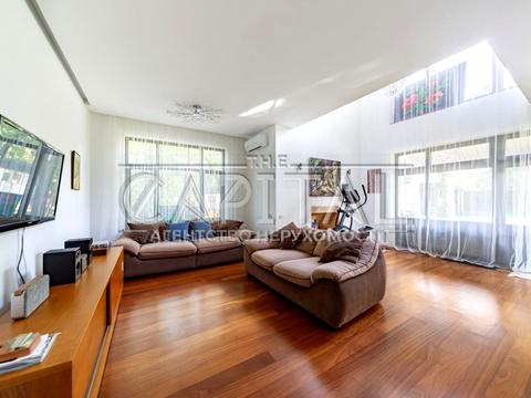 будинок за адресою Патріарха Володимира Романюка вул. (Жовтнева)