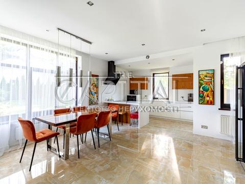 будинок за адресою Патріарха Володимира Романюка вул. (Жовтнева)