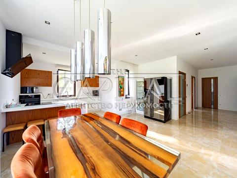 будинок за адресою Патріарха Володимира Романюка вул. (Жовтнева)