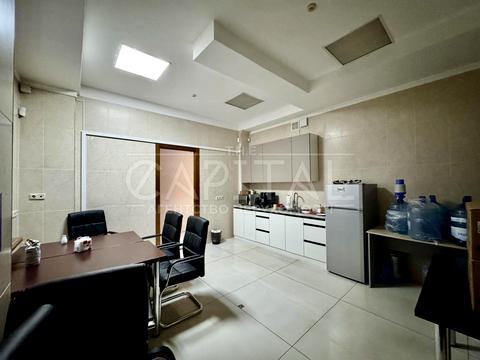 коммерческая по адресу Жилянская ул., 72