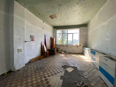 комерційна за адресою Петра Олійника вул. (Валентина Ларіонова), 48