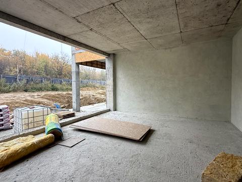 комерційна за адресою Кирила Студинського вул., 4