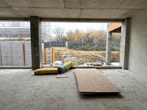 комерційна за адресою Кирила Студинського вул., 4