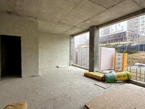 комерційна за адресою Кирила Студинського вул., 4