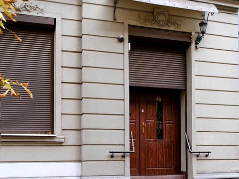 комерційна за адресою Євгена Коновальця вул. (), 20