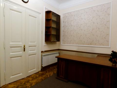 комерційна за адресою Євгена Коновальця вул. (), 20