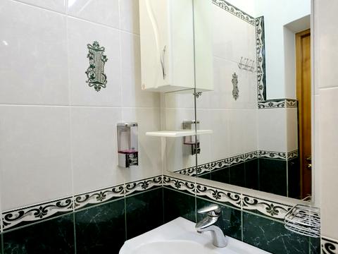 комерційна за адресою Євгена Коновальця вул. (), 20