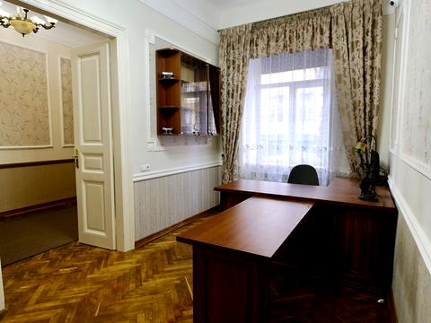 комерційна за адресою Євгена Коновальця вул. (), 20