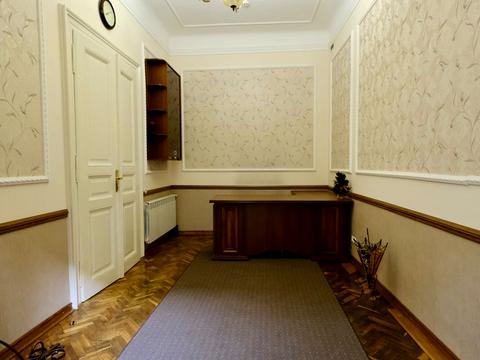 комерційна за адресою Євгена Коновальця вул. (), 20