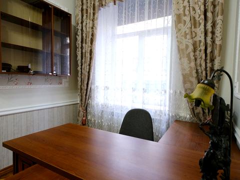 комерційна за адресою Євгена Коновальця вул. (), 20