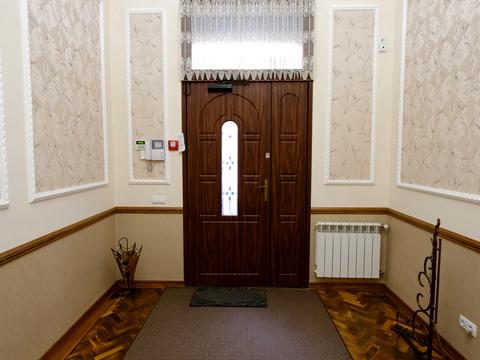 комерційна за адресою Євгена Коновальця вул. (), 20