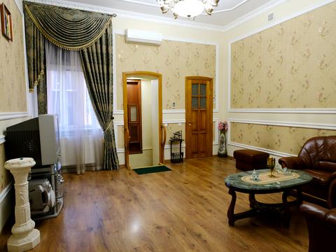 комерційна за адресою Євгена Коновальця вул. (), 20