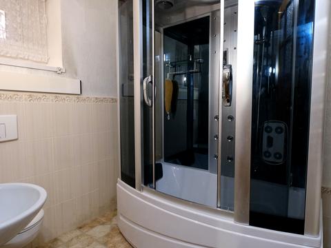 комерційна за адресою Євгена Коновальця вул. (), 20